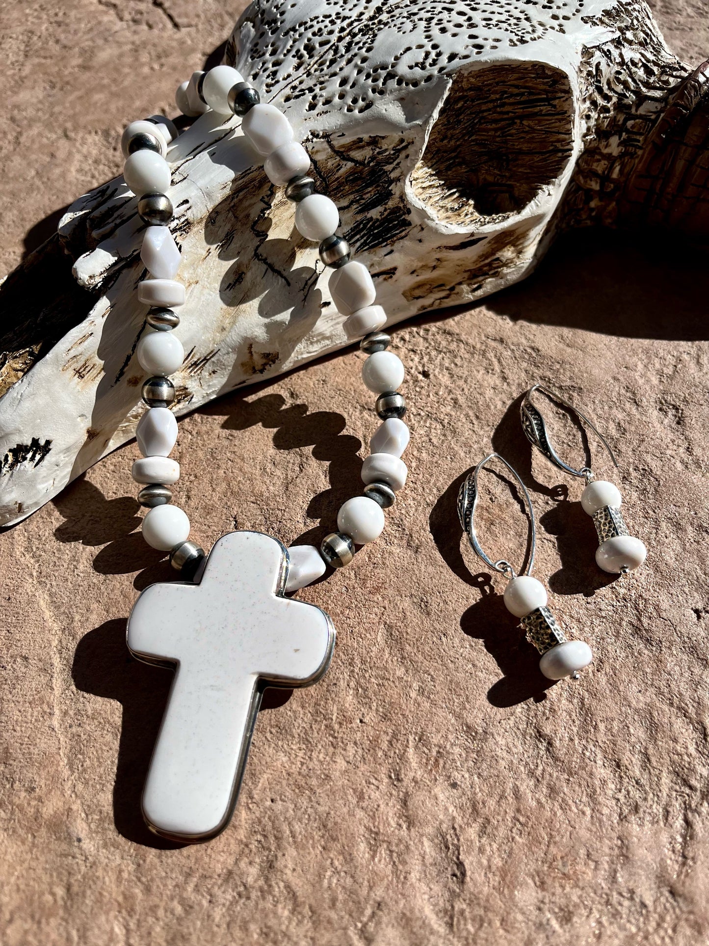 White jade necklace with Navajo pearls