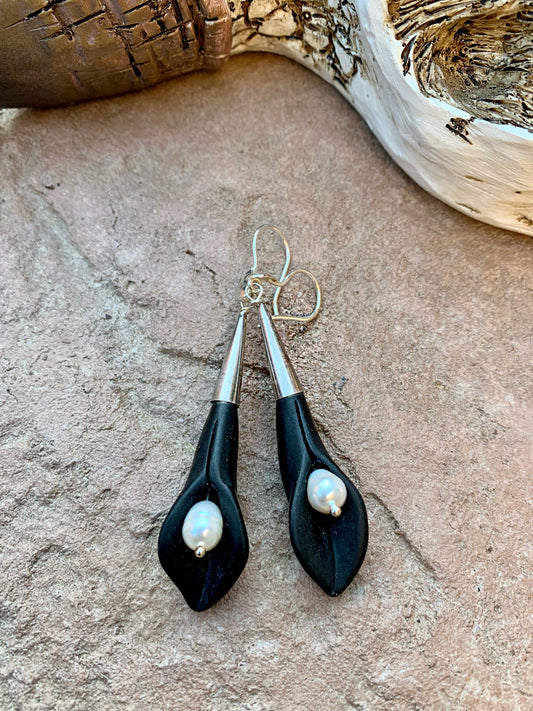 Matte onyx with pearl earrings