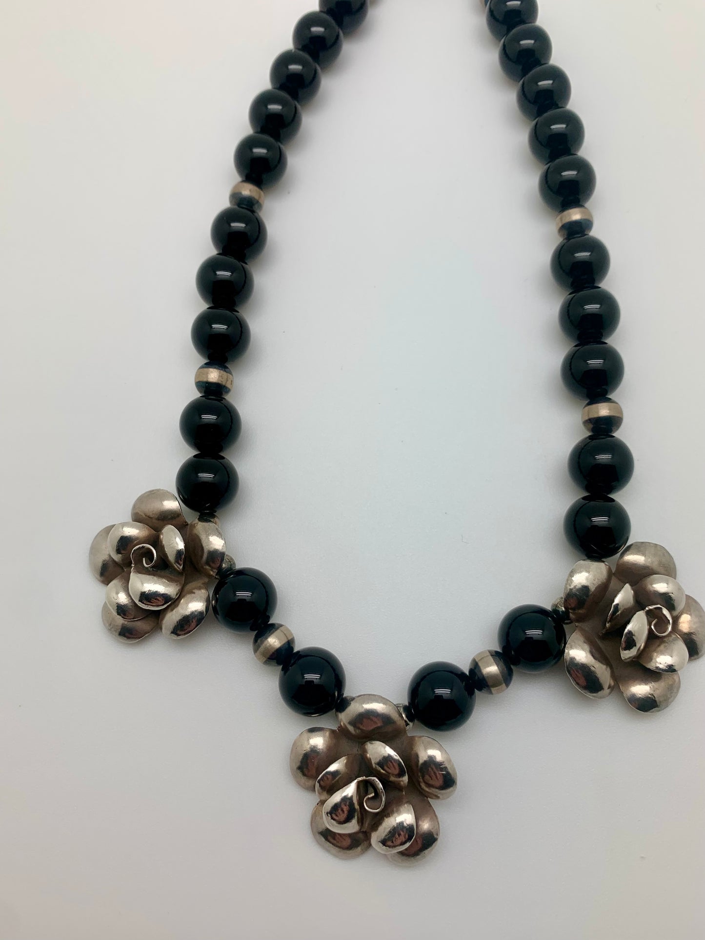 Thai roses on onyx