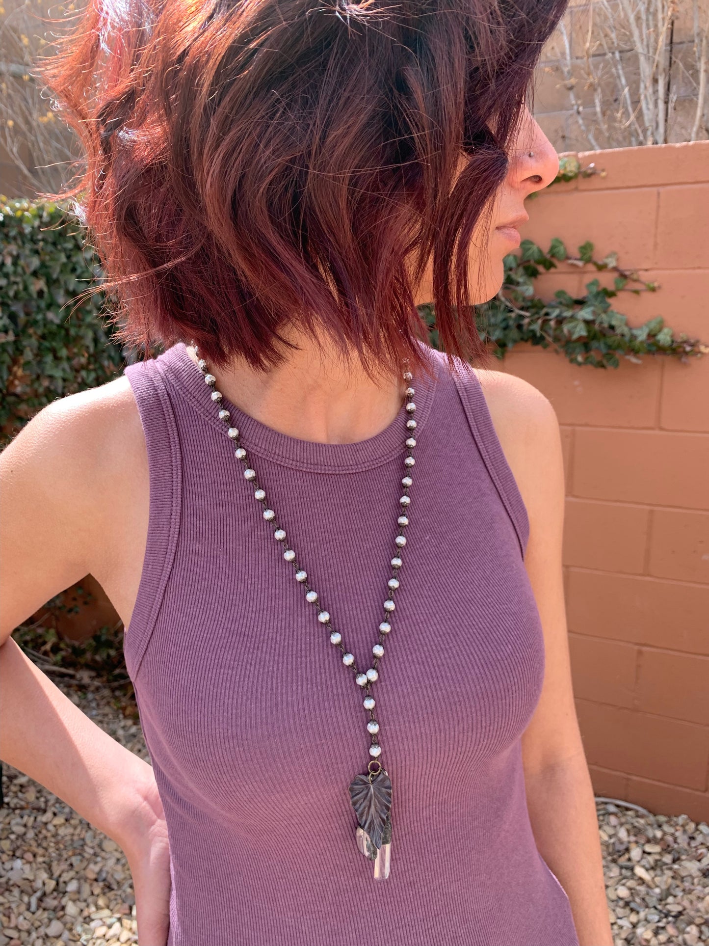 Pearl rosary chain with crystals and leaf