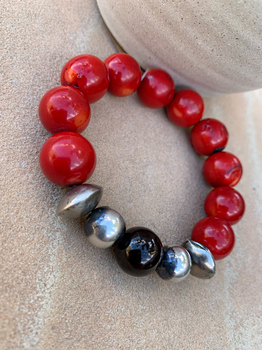 Coral with onyx and Navajo pearls bracelet
