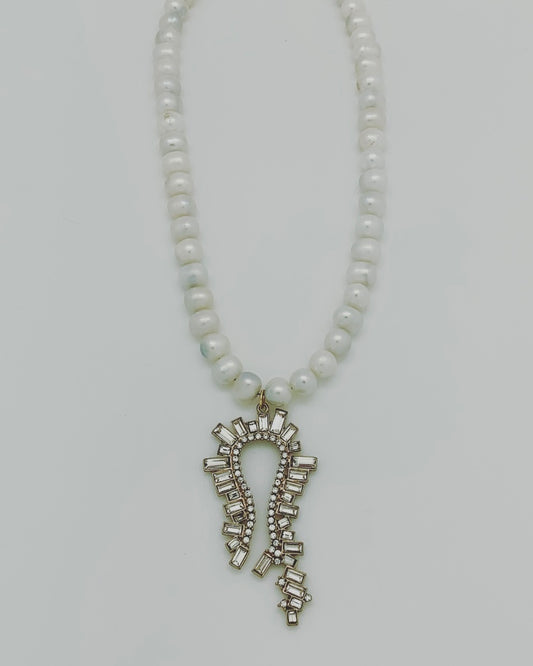 Freshwater pearls with bling horseshoe pendant