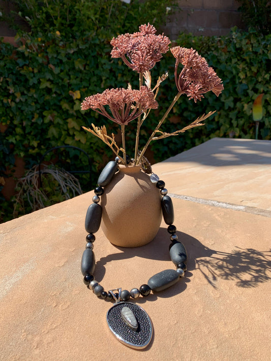 Agate onyx and Navajo pearl necklace with stingray pendant