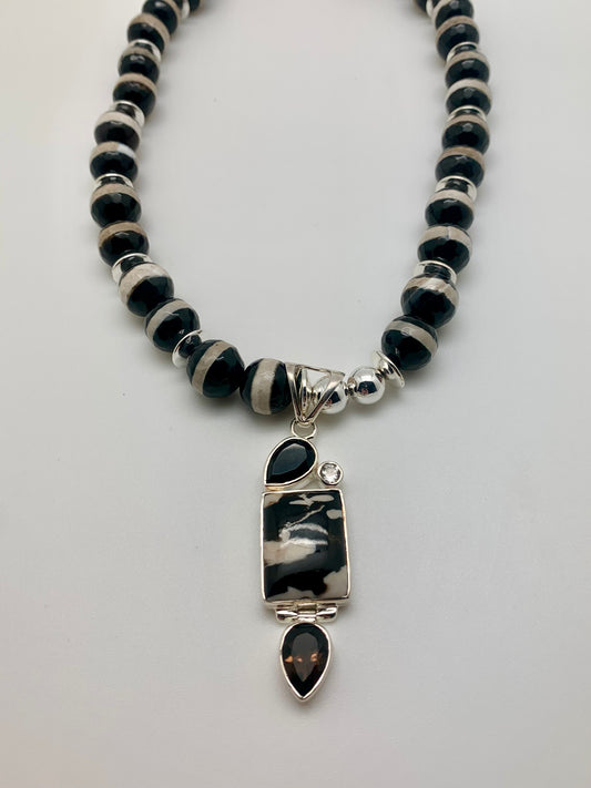 Faceted agate beads with agate and topaz pendant