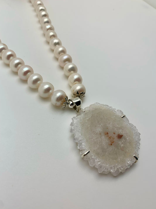 Fresh water pearl with crystal druzy pendant