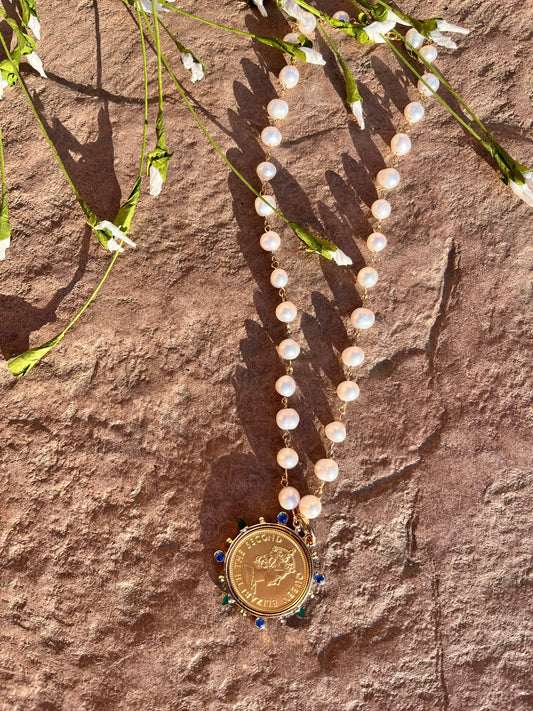 Pearl strand with Queen Elizabeth pendant