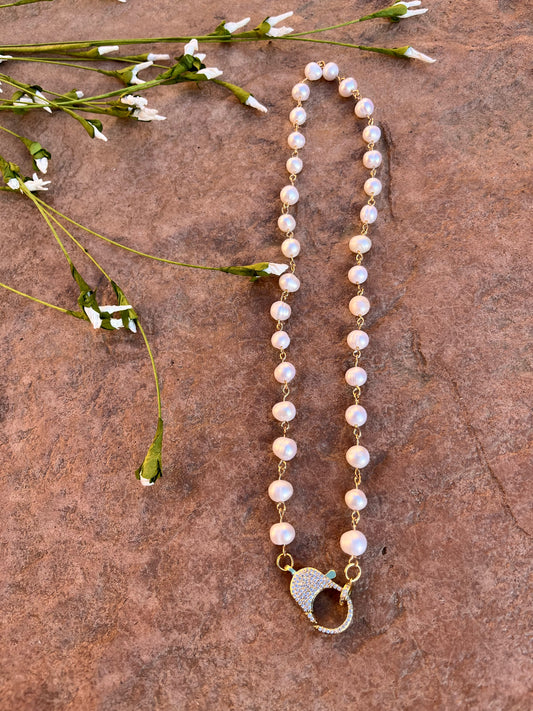 Pearl chain with bling clasp